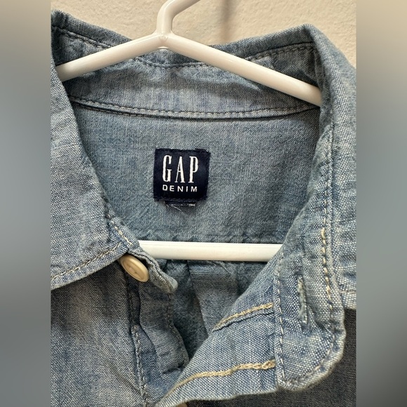 GAP- kids Chambray button up shirt. Size medium - Picture 2 of 3